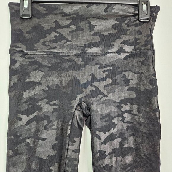 SPANX Faux Leather Camo Legging Matte Black Camo Print L 20185R - Picture 5 of 11
